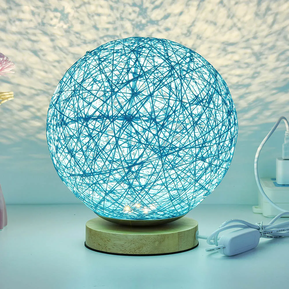 Плетеная настольная лампа из ротанга с шариками ночсветильник Takraw для спальни