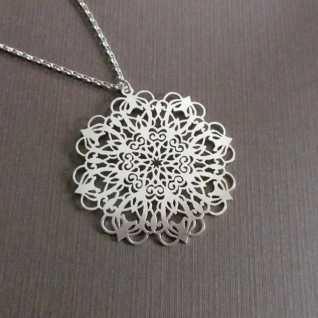 10 шт. Снежинка ожерелье женщин Этот кулон празднует красоту снежинка с его