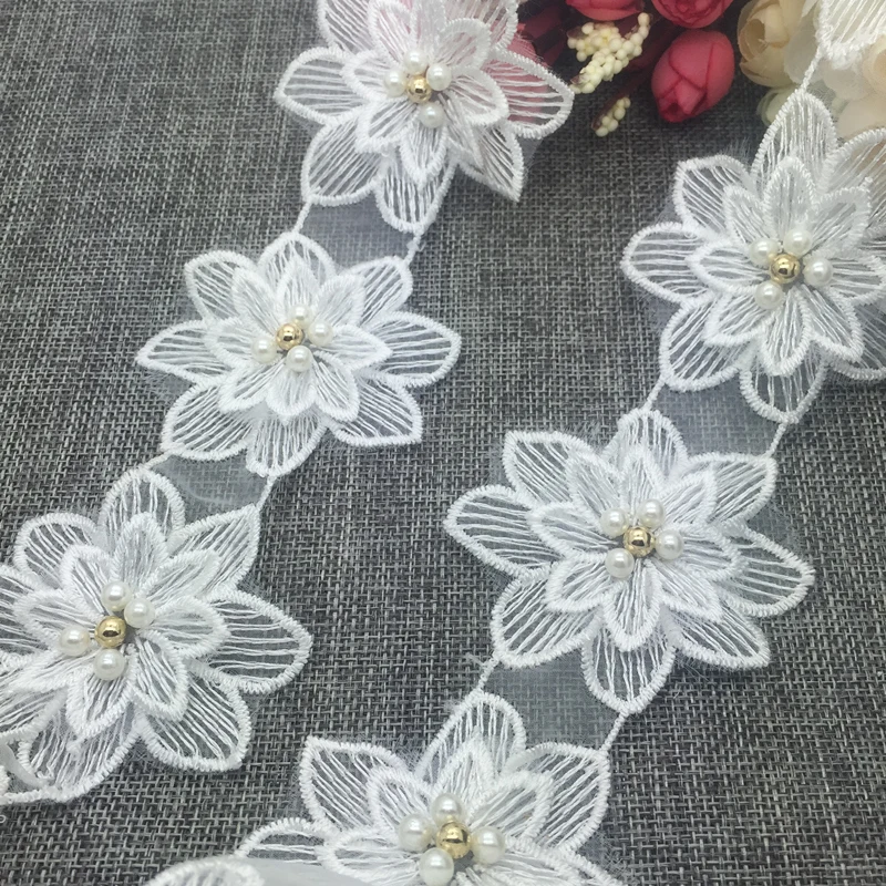 Белое двухслойное платье с цветочной аппликацией и жемчугом ширина 70 мм