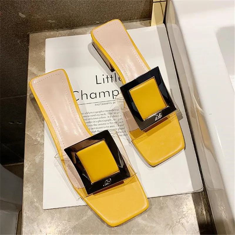 Брендовые сандалии женские шлепанцы сезон лето коллекция 2019 года пляжные на