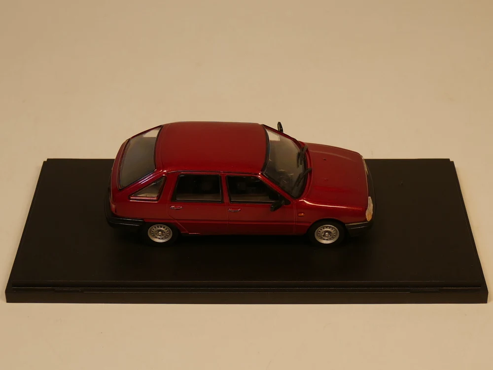 Модель ist 1:43 IZ 2126 бутиковый автомобиль из сплава игрушки для детей детские модель