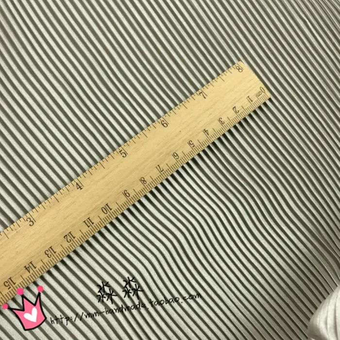 Ткань для одежды светло-серебристо-серая в полоску плиссе гармошку Шелковый