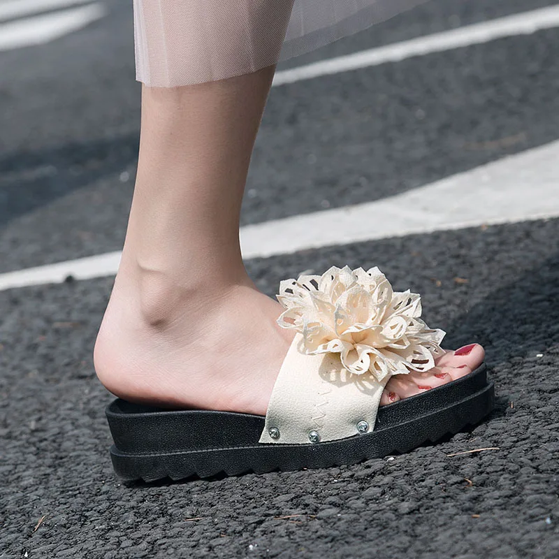 Женские летние шлепанцы с большим цветком Милые на плоской подошве босоножки из