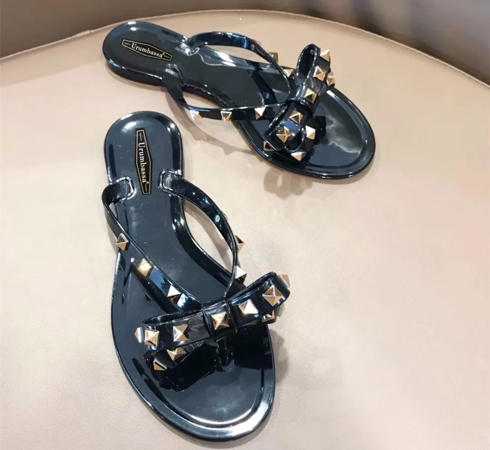 Женские сандалии-желе с заклепками пляжные шлепанцы бантом и ремешком на