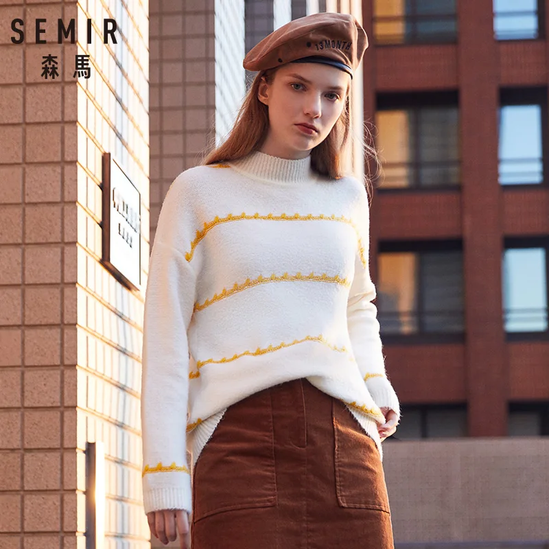 Женский трикотажный свитер SEMIR в контрастную полоску с спущенными плечами