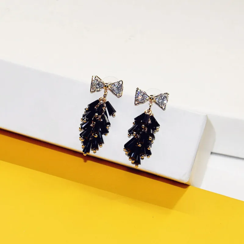 Женские серьги с кисточками и кристаллами Ajojewel бантом из циркония розового