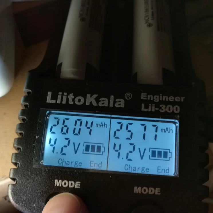 Liitokala Lii-300 Smart 18650 Батарея Зарядное устройство Dis для NiMH литий-ионный батареи с 5 В USB