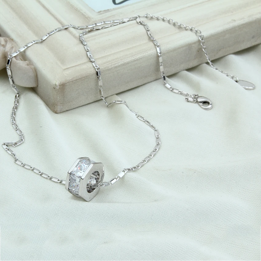 Новейшее цилиндрическое ожерелье с подвесками кубиками для женщин чокер со