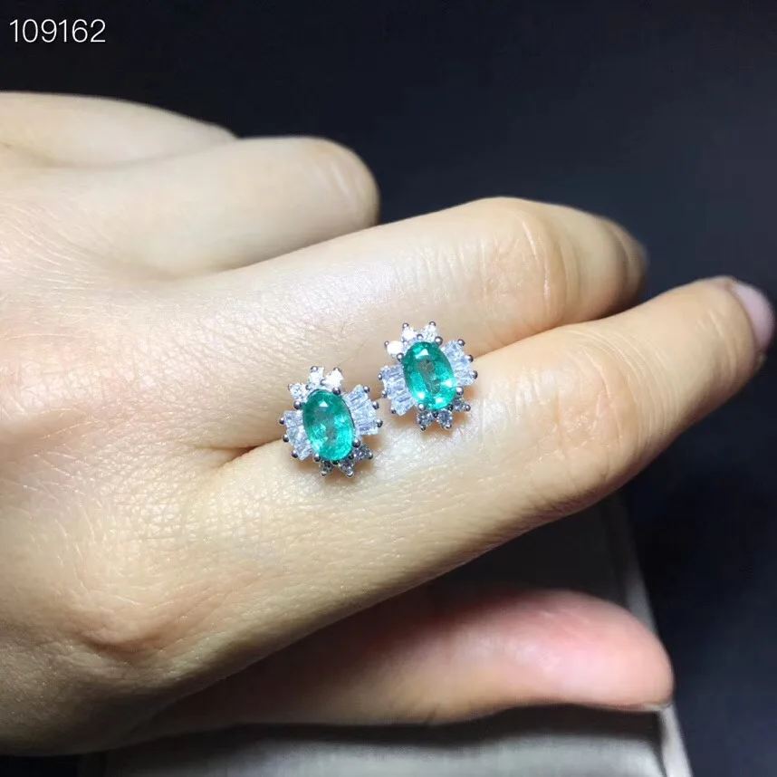 Женские серьги гвоздики из серебра с натуральным драгоценным