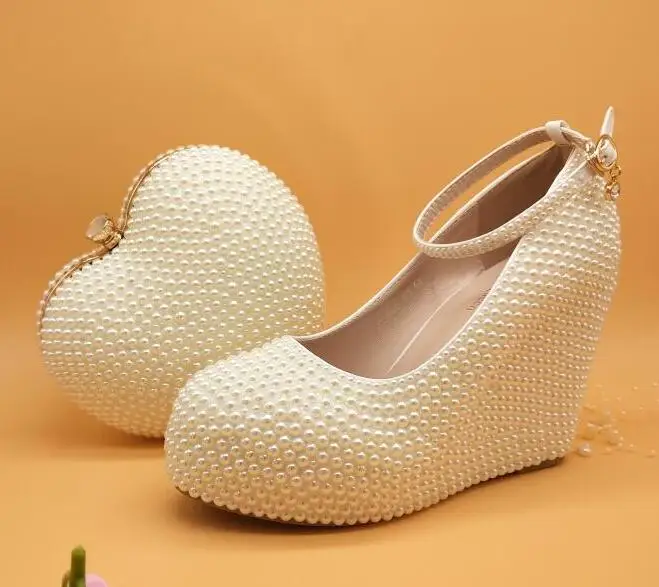 cream shoe with bag BaoYaFang/женские свадебные туфли с сумочкой в комплекте; Туфли на высокой танкетке с сердечком; белые/бусинки пирожное с кремом вечерние туфли и сумочка; новое поступление - Цвет: cream shoe with bag