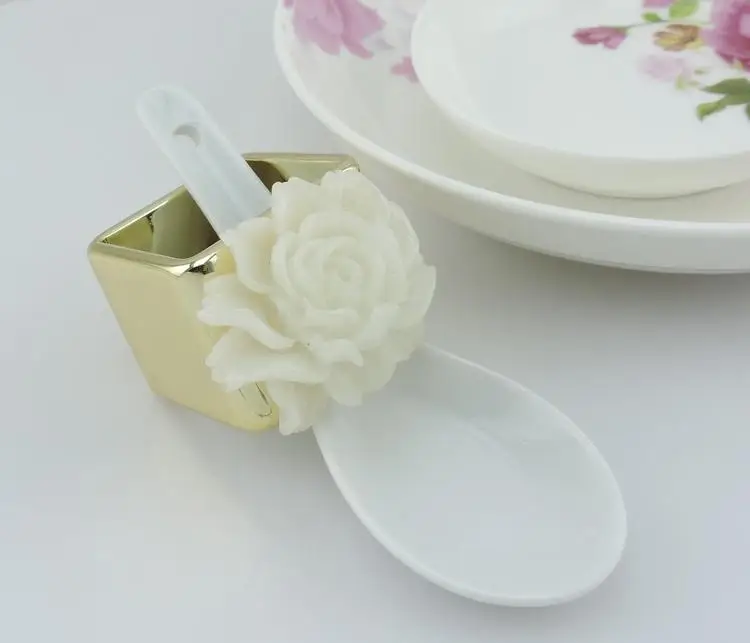 Цена 100 шт Металлические Полимерные кольца для салфеток в виде цветов отель/свадебные принадлежности украшения стола аксессуары Оптовая продаж...