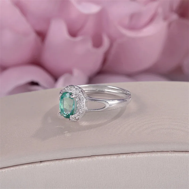 Женское кольцо из серебра 7 Х5 мм с натуральным топазом