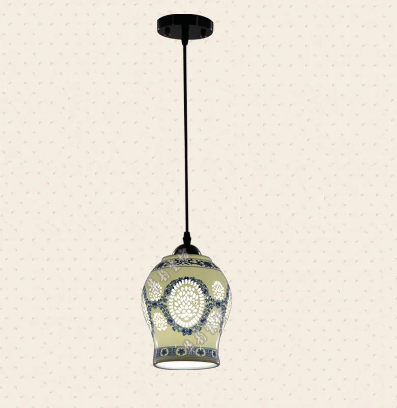 New snapping up blue and white ceramic chandelier antique Chinese wooden lamp bedroom shop decorative single head | Лампы и освещение