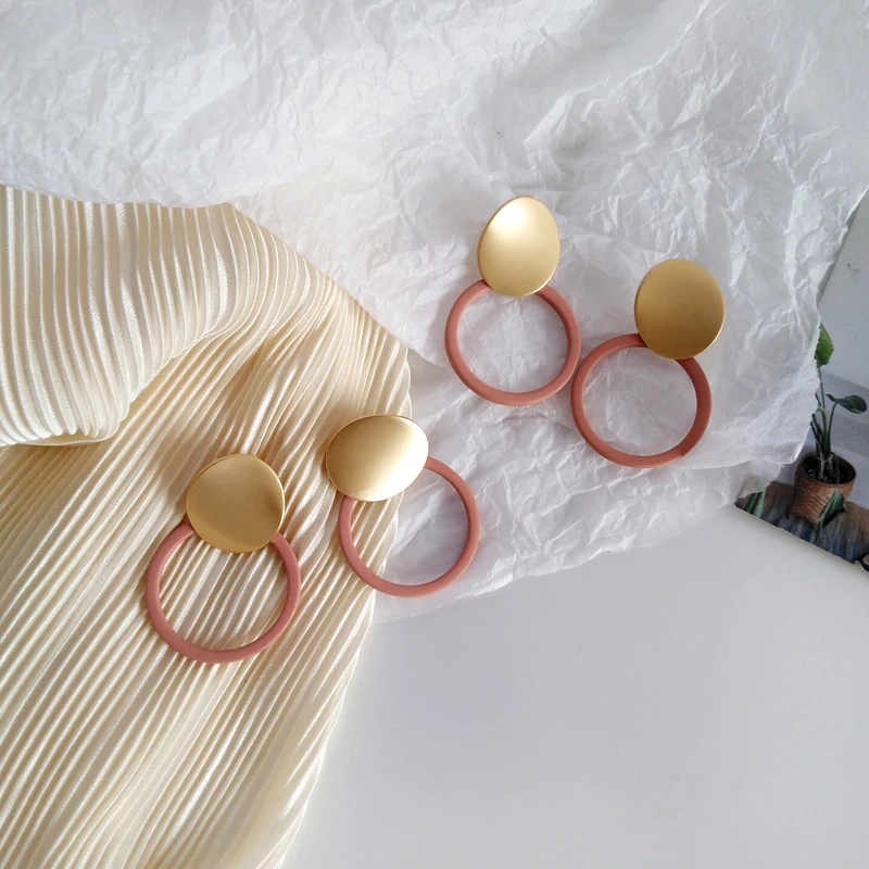 

Sweet Pink Sprayed Round Geometric Earrings Korean Matte Metal Jewelry