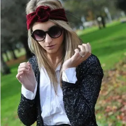 Повязка на голову женская бархатная в виде кролика