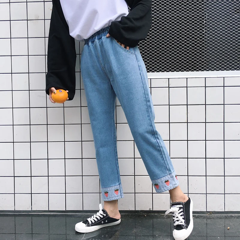 light blue pants Осенние новые женские милые повседневные штаны, корейские Kawaii Мультяшные Клубничные джинсы с вышивкой, свободные прямые джинсовые брюки с высокой талией - Цвет: light blue pants