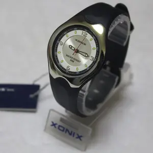 Часы наручные кварцевые аналоговые, водонепроницаемые до 50 м