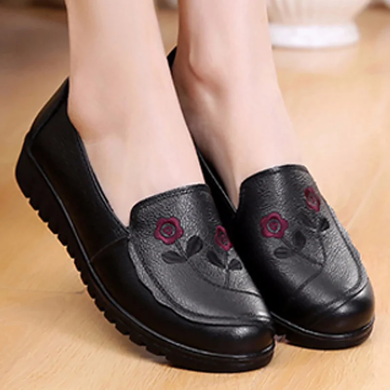 

Flat shoes women genuine leather loafers embroider casual shoes hard-wearing non-slip flats female shoes spring/autumn