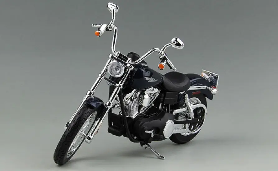 Модель мотоцикла Maisto 1:12 Harley 2006 FXDBI DYNA Street Bob литая под давлением металлическая