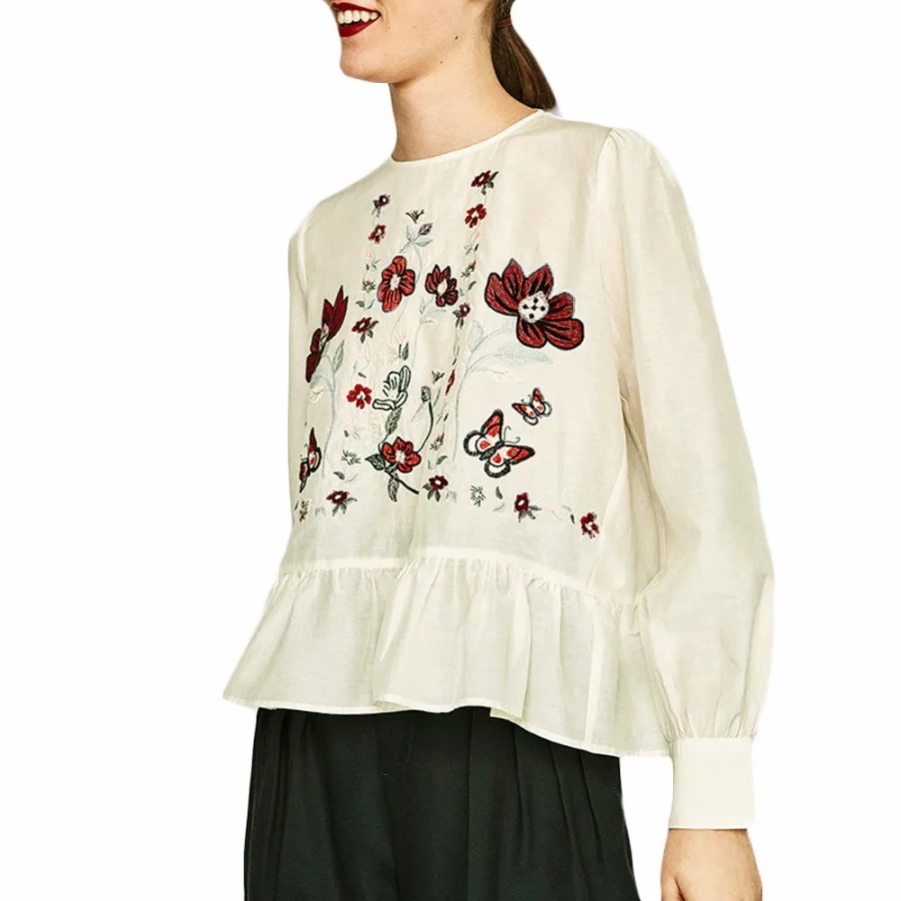 Женская блузка с цветочной вышивкой и оборками на подоле черный/белый элегантный