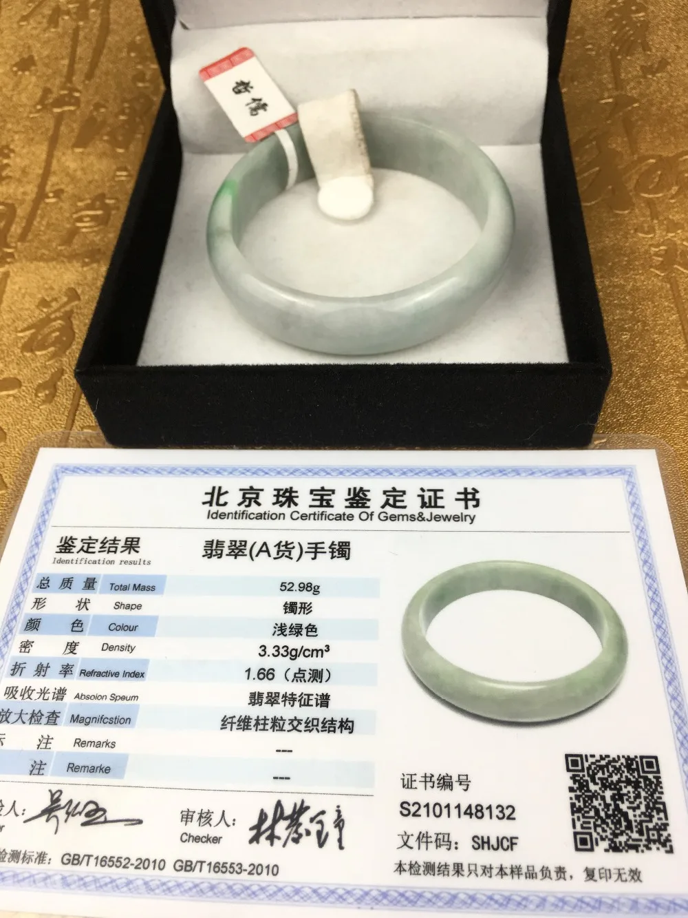 

Send A certificate natural Jadeite bracelet Natural light green Yang green 54-61mm bracelet Jewelry gift