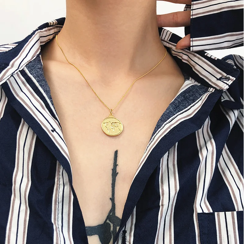 F.J4Z New Hot On Ins Coin Necklace Fashion Vintage Alloy World Map Embossed Round Pendant Women Short Chain | Украшения и