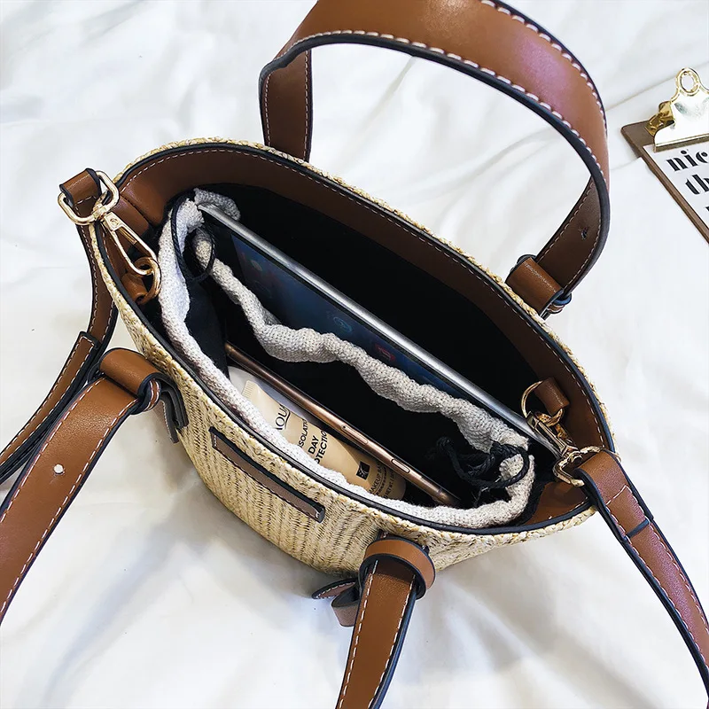 

New small bag female 2018 new tide summer Korean version of a slant slant slant handbag straw bucket bag