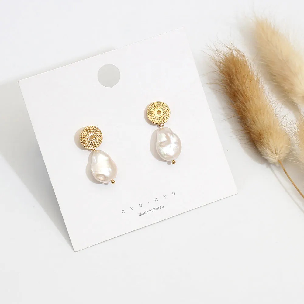 

Trendy Freshwater Pearl Earrings For Women Vintage Elegant Metal Gold Earrings 2019 Brincos Pearl Fashion Jewelry Anti-allergy