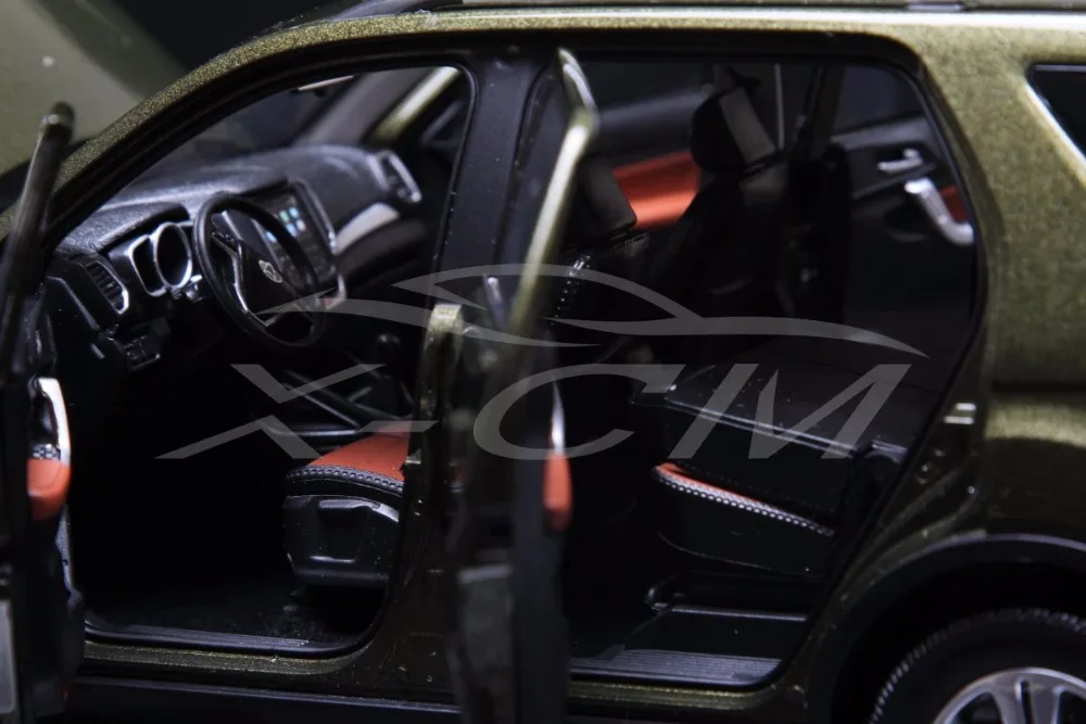 Литая под давлением модель автомобиля Changan CX70 7 мест SUV 1:18 (зеленый) + маленький