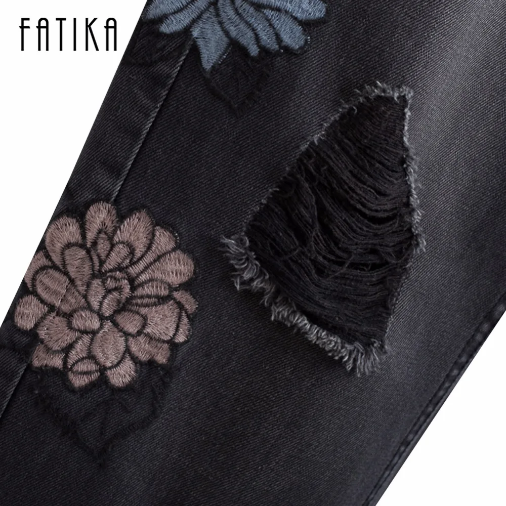 FATIKA Для женщин модные штаны джинсовые средней посадки с вышивкой рваные узкие