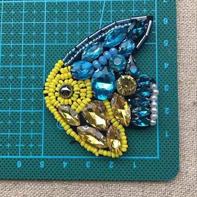 Yellow blue fish Нашивки ручной работы с жемчугом, рыбками, звездами омаров, бисером, нашивки с блестками для одежды, Аппликация из бисера, милая нашивка - Цвет: Yellow blue fish