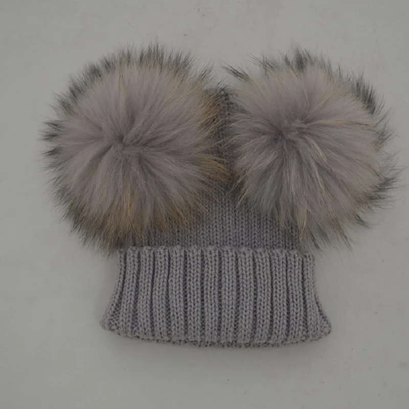 light grey Детские шапки 13 см, шапки из меха енота для девочек, детские зимние шапки с двумя помпонами енота, новые модные брендовые шапки для девочек - Цвет: light grey