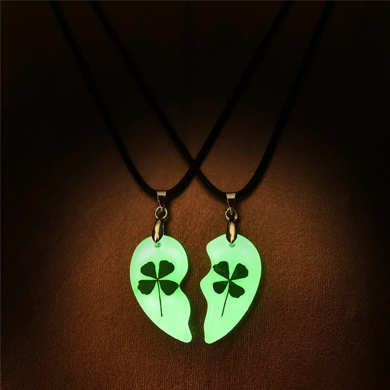 Suteyi Clover Luminous Couple Necklaces 2 Pcs Heart Shape Pendant Necklace Natural Dried Flower Glow In The Dark Jewelry Gift