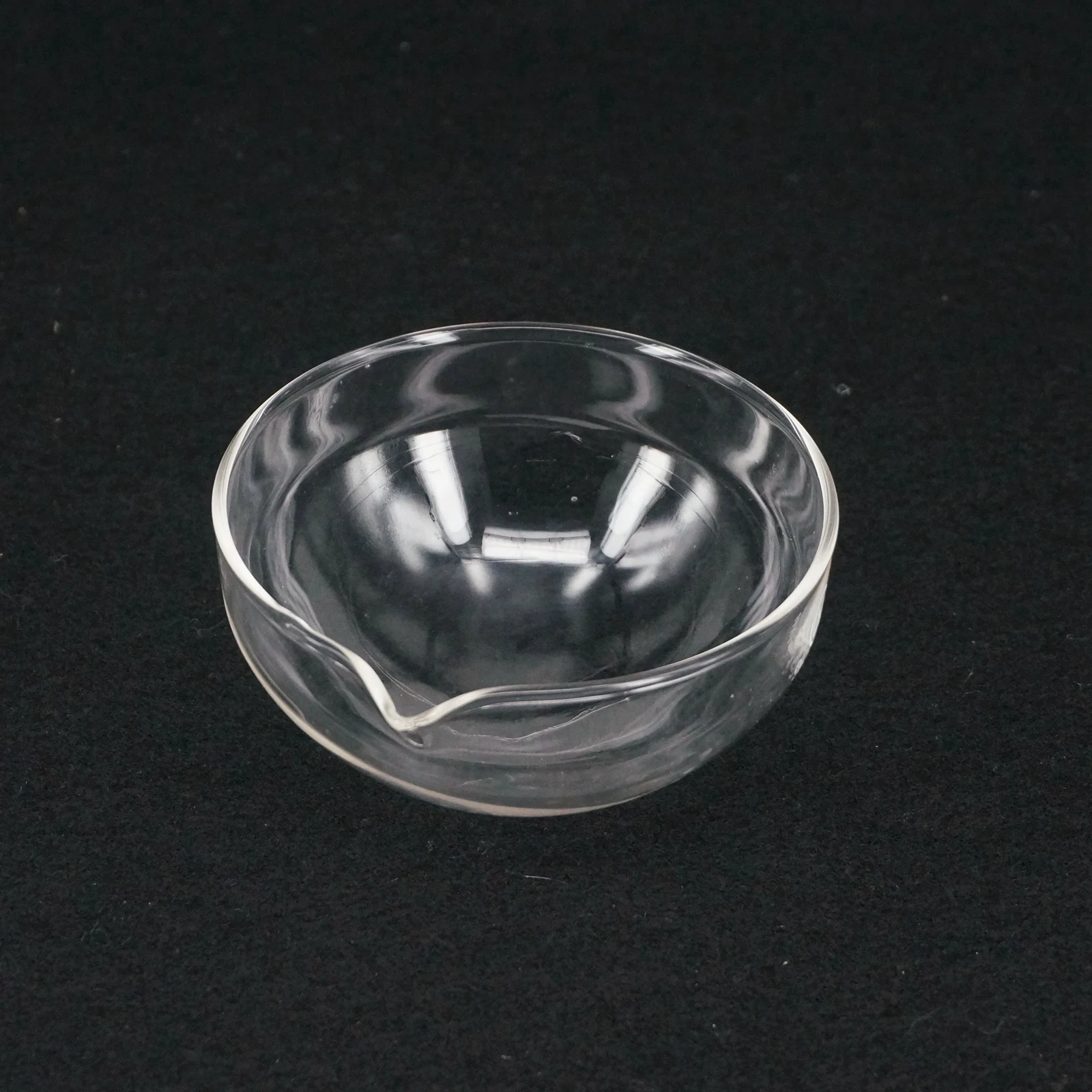 

90mm Diameter Glass Evaporating dish Round bottom with spout For Chemistry Laboratory