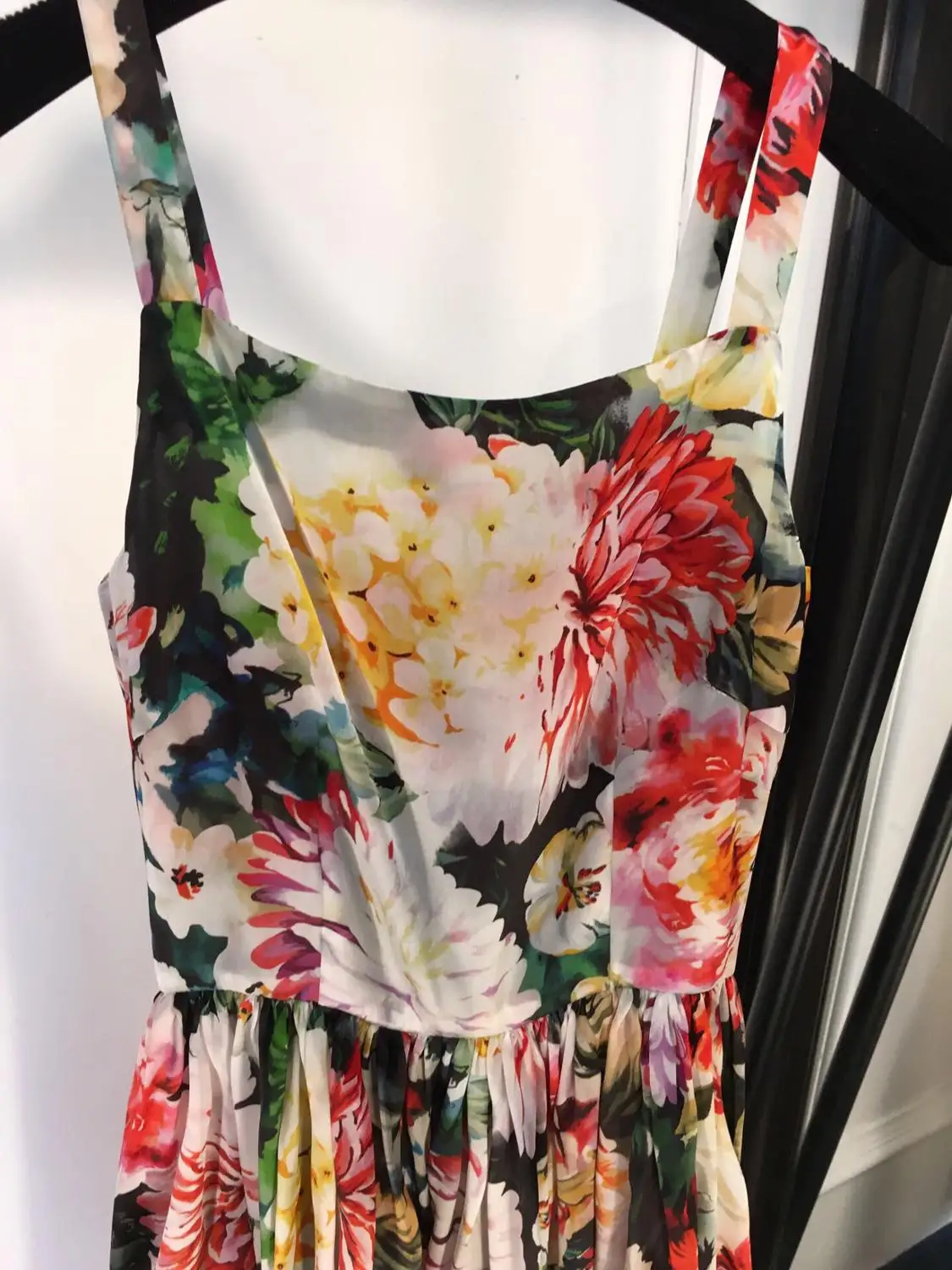 Женское винтажное платье из натурального шелка длинное на тонких бретелях без