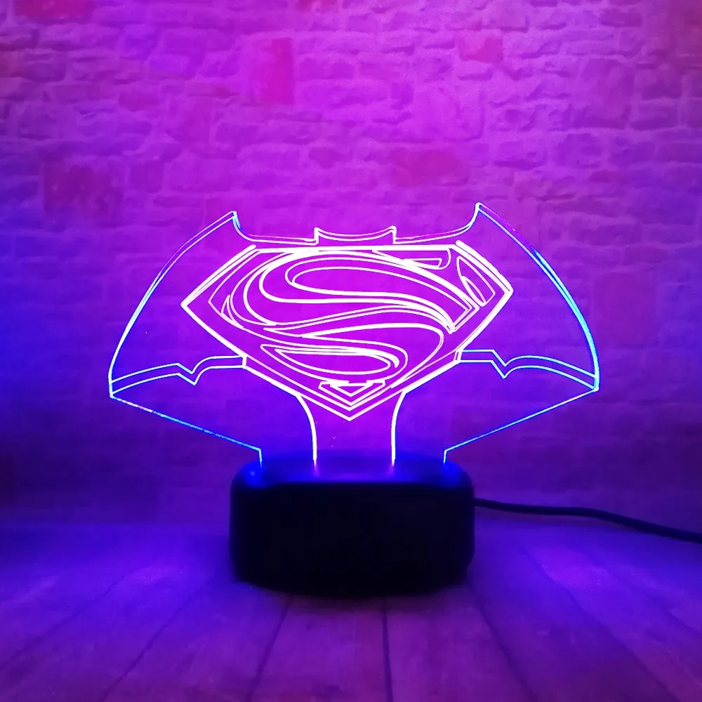 Новый красочный визуальный Супермен против Бэтмена символ сенсорный градиент