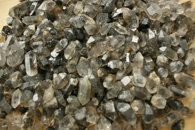 Черный бриллиант однократные кварцевые кристаллы 100 г|crystal crystal|crystal rawcrystal black |