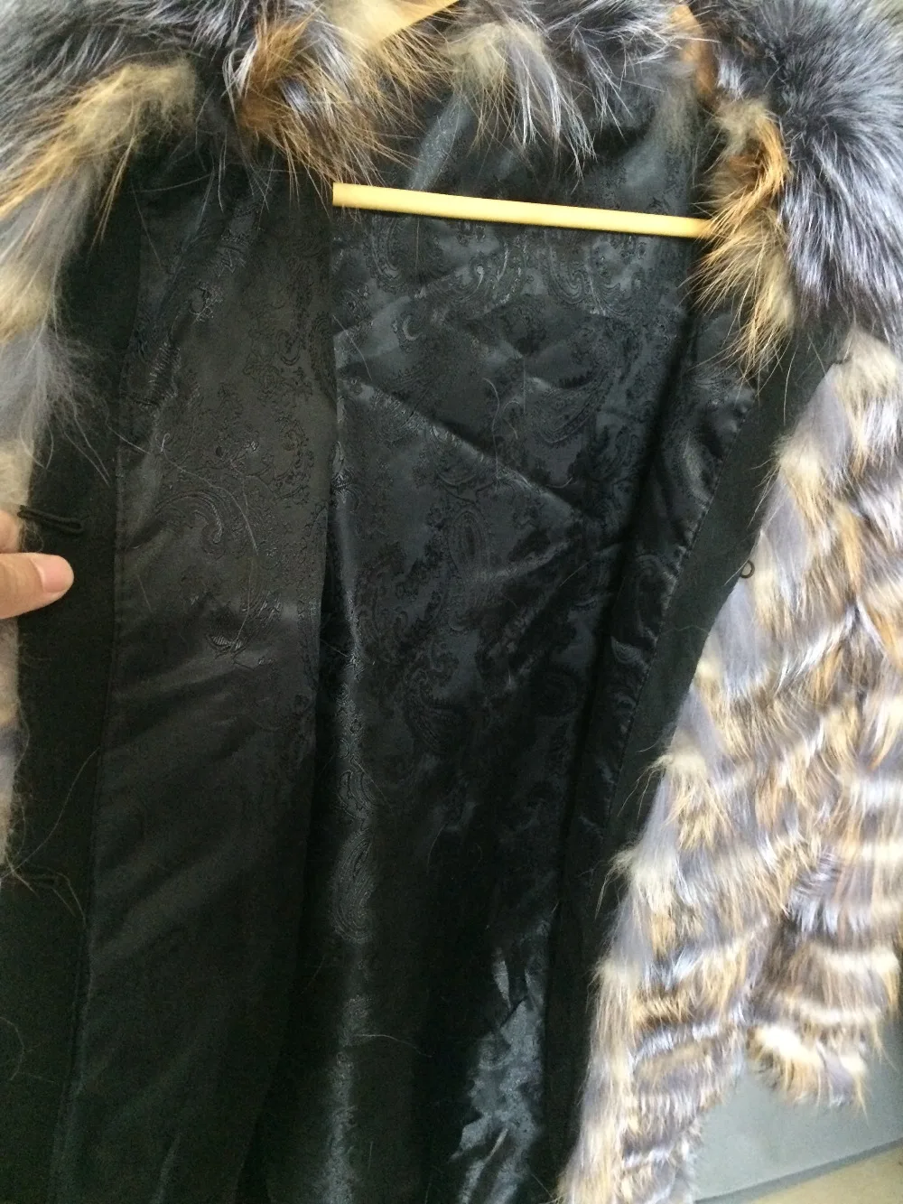 Женское пальто из лисьего меха в полоску длинное серебряное красное весна-осень