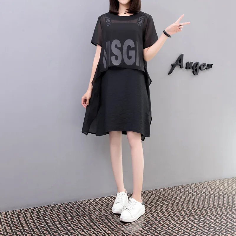 Женское шифоновое платье на бретельках с буквенным принтом асимметричное