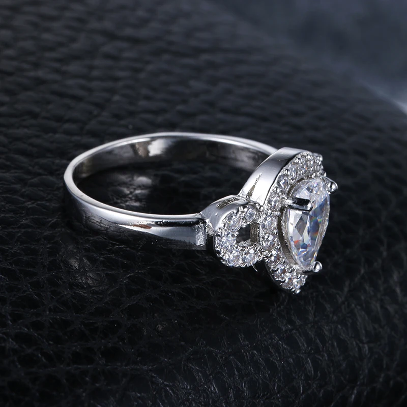 Новое дизайнерское кольцо белого золота для женщин в форме капли с фианитом
