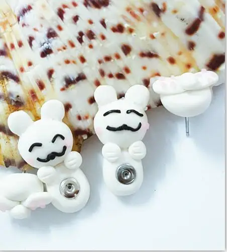 Женские серьги гвоздики в форме кроликов из полимерной глины ручной работы