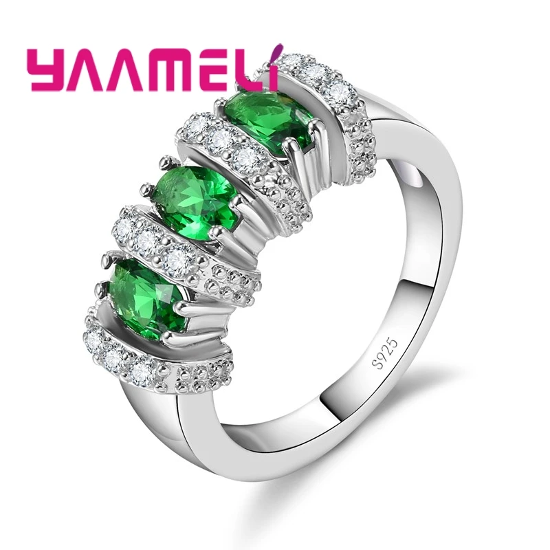 Женское кольцо из серебра 925 пробы с кристаллами