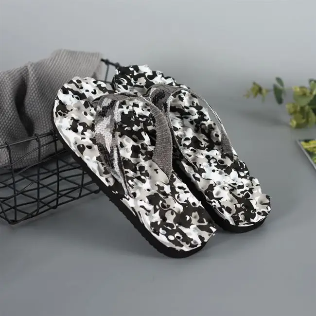 Camouflage black Женская обувь, женские сандалии-шлепанцы, нескользящая пляжная обувь, модная новинка года, летняя обувь размера плюс на плоской подошве, женские Вьетнамки, щетка для чистки ванной комнаты, обуви - Цвет: Camouflage black