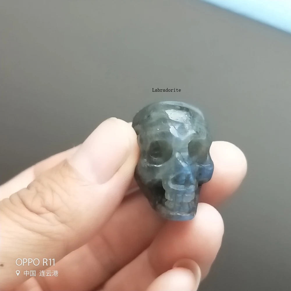 

8pcs 1 inch Natural Rose Quartz Skull Crystal Clear And Labradorite Quartz Carved Skull Synthetic Blue Crystal And Red Crystal
