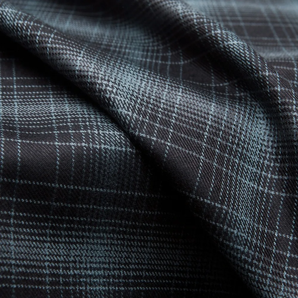 Полосатая ткань из чистой шерсти окрашенная в пряжку черного/синего цвета для