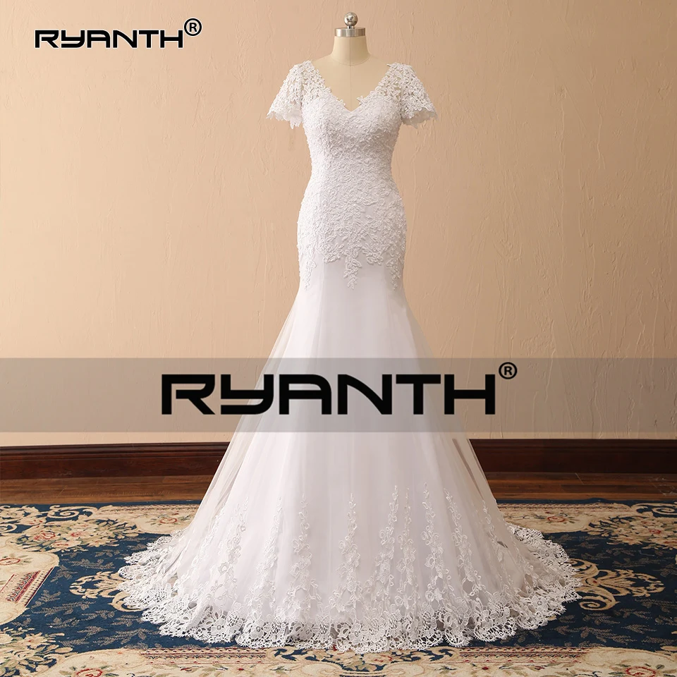 Женское свадебное платье с V-образным вырезом белое коротким рукавом модель 2018