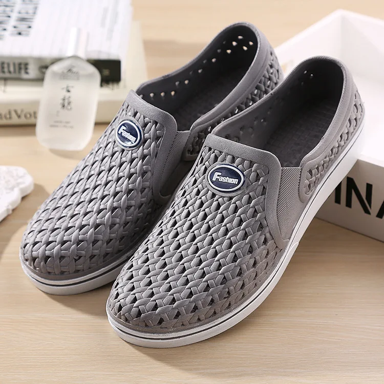 Летние мужские модные сандалии на плоской подошве с вырезами пляжные дышащие