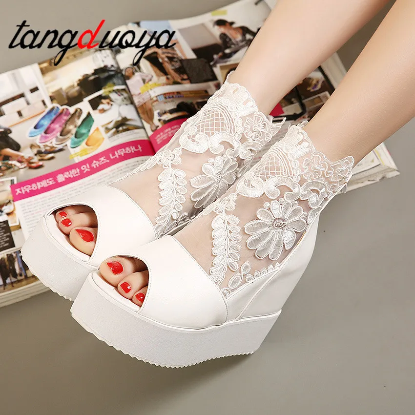 Сандалии женские на танкетке дышащие сетчатые босоножки толстой подошве