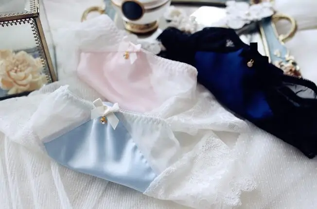 Реальные фотографии M L XL Милая Лолита Kawaii Сексуальная атласная Женская пижама с кружевом Стразы бант трусики Нижнее белье Короткие стринги Нижнее белье WP545
