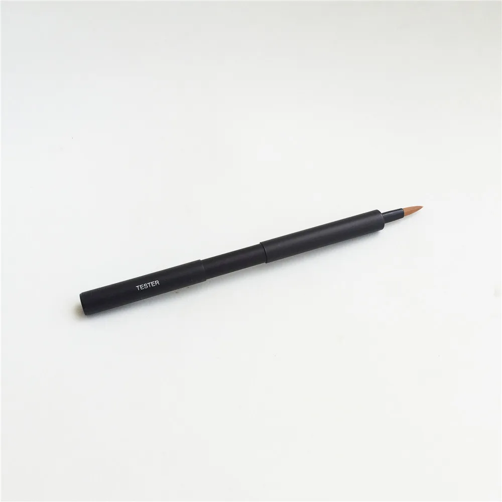 

RETRACTABLE LIP BRUSH No. 31 - Synthetic Hair Lipstick Blender Applicator - Beauty Makeup Brush